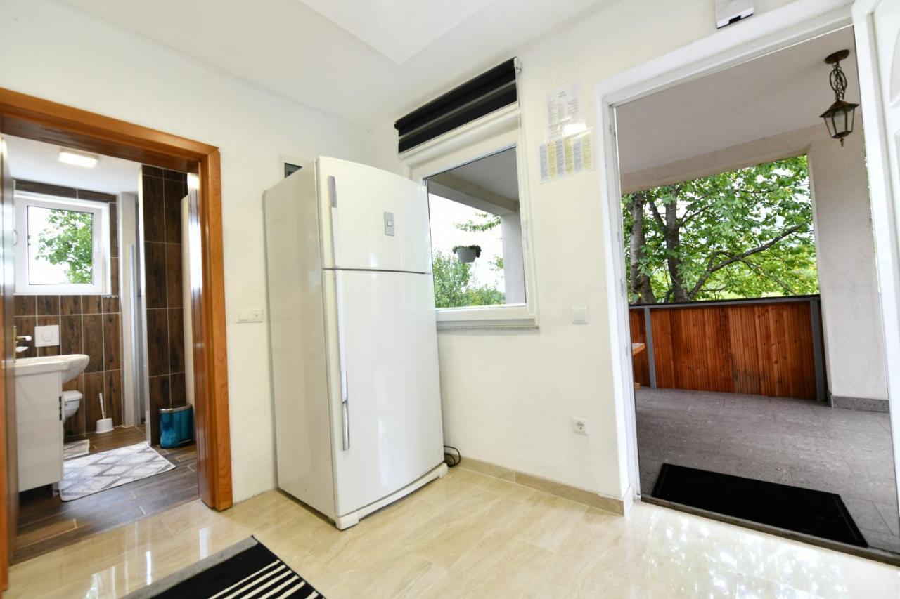 Lora Apartment Раковица Екстериор снимка