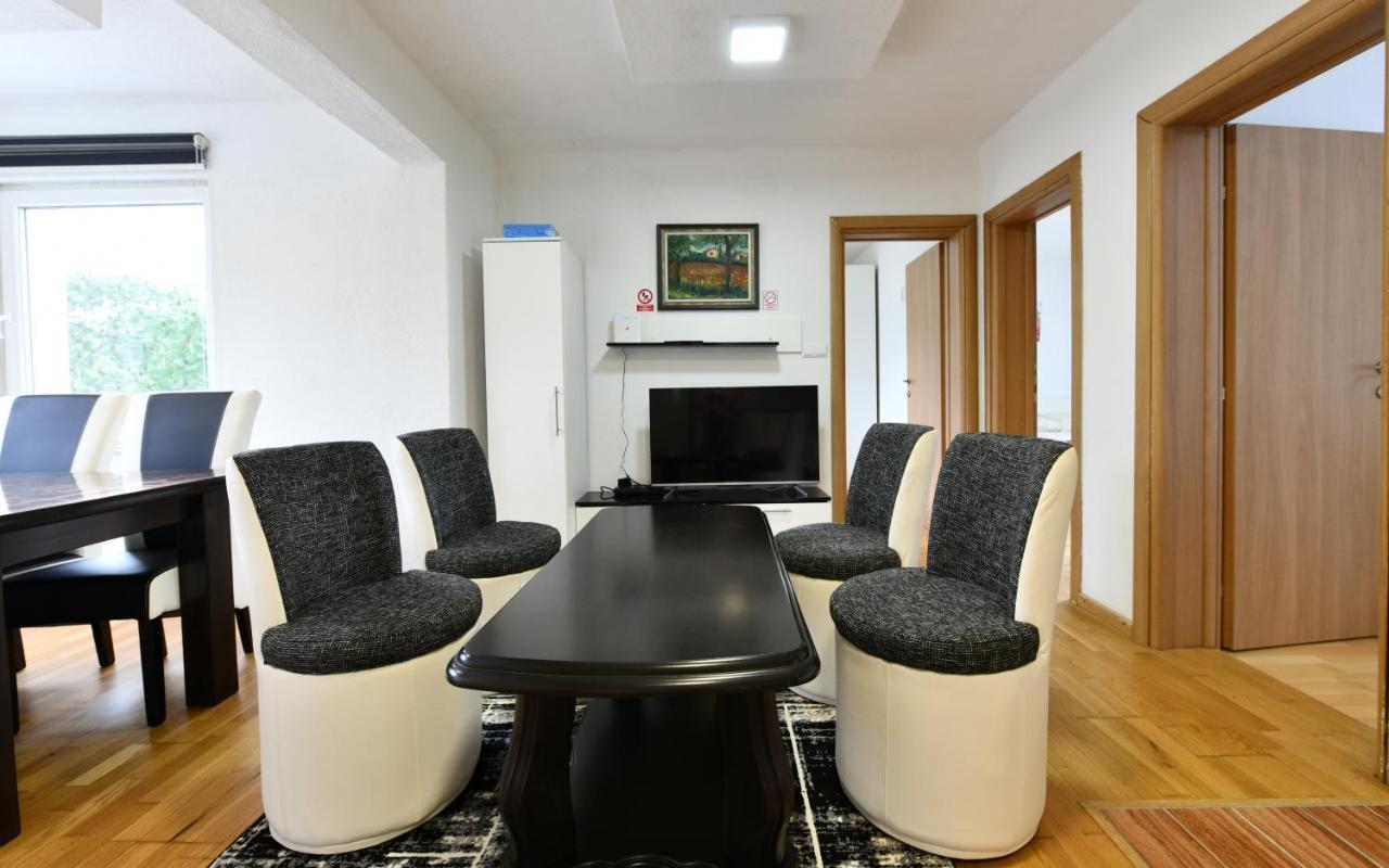 Lora Apartment Раковица Екстериор снимка