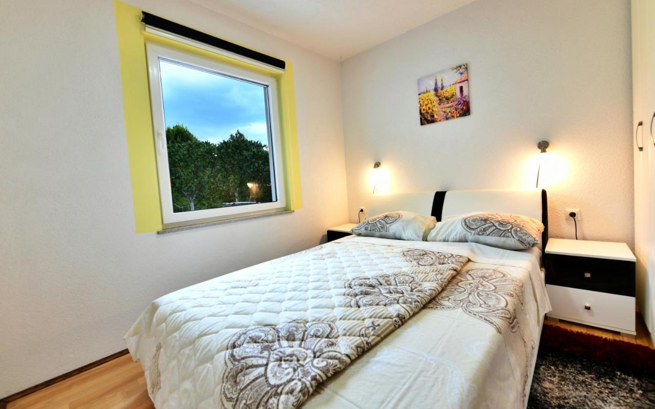 Lora Apartment Раковица Екстериор снимка