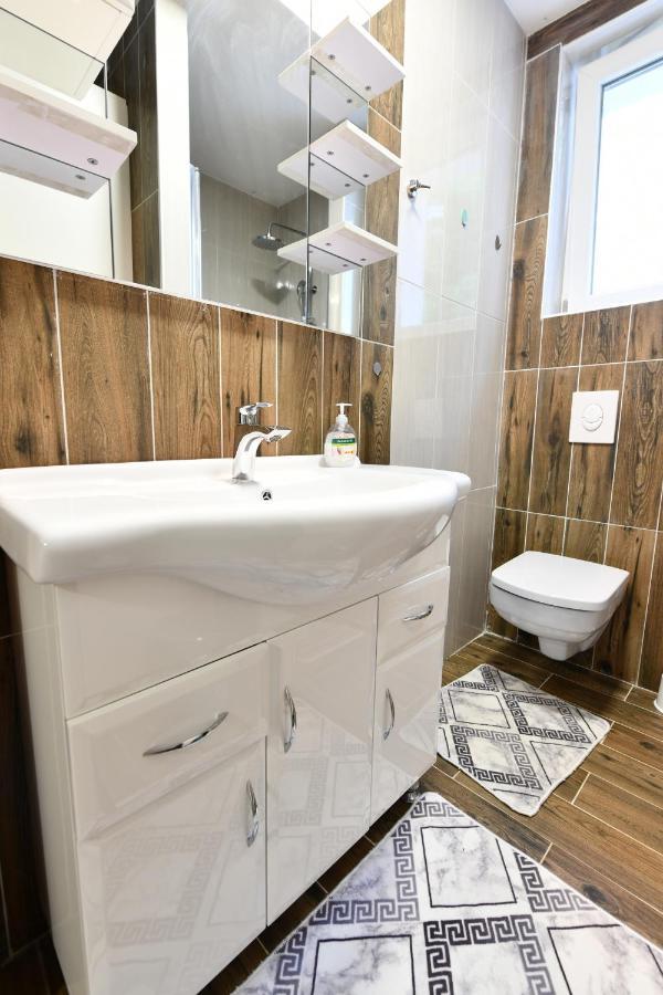 Lora Apartment Раковица Екстериор снимка