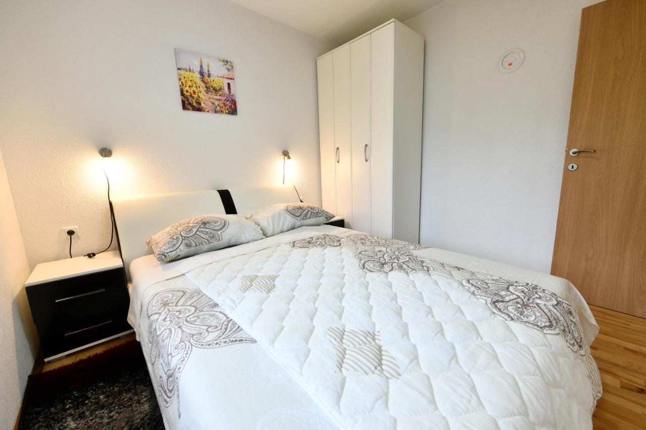 Lora Apartment Раковица Екстериор снимка