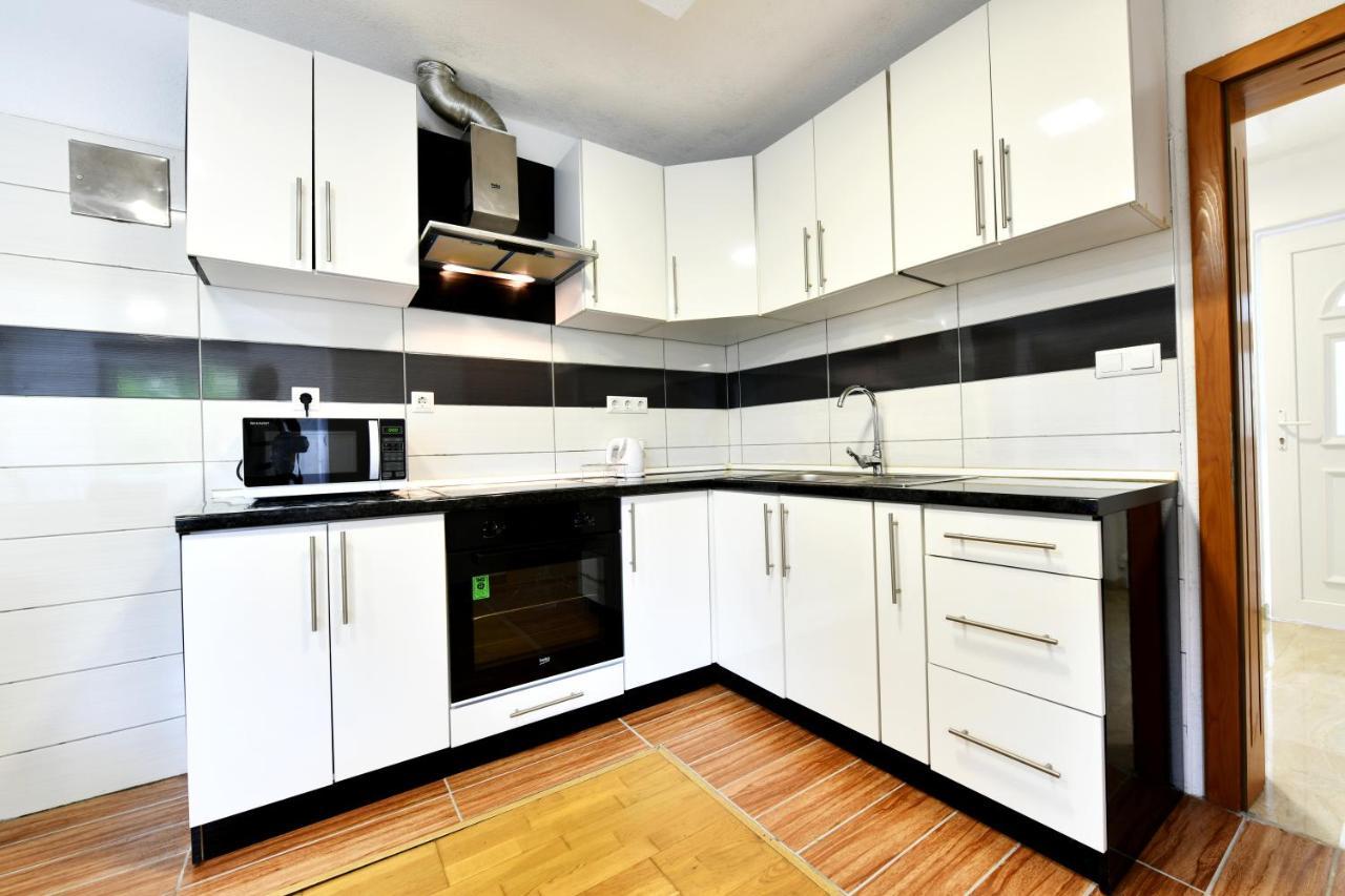Lora Apartment Раковица Екстериор снимка