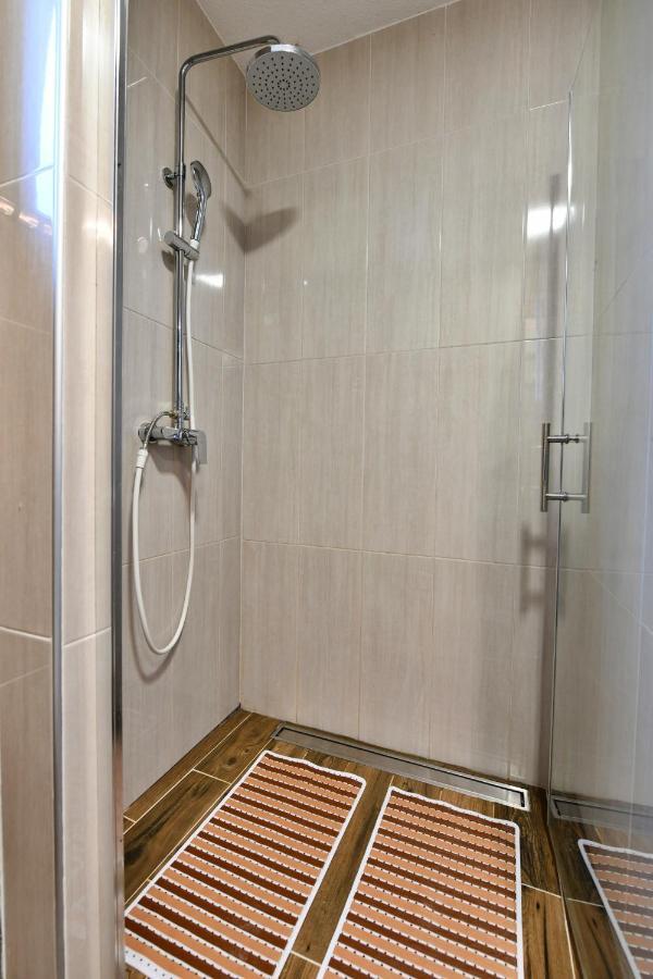 Lora Apartment Раковица Екстериор снимка