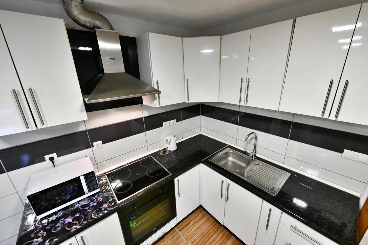 Lora Apartment Раковица Екстериор снимка